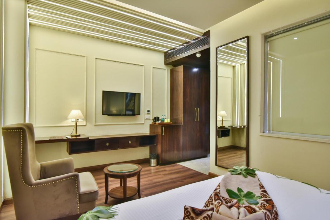 BR Grand Hotel Amritsar Buitenkant foto