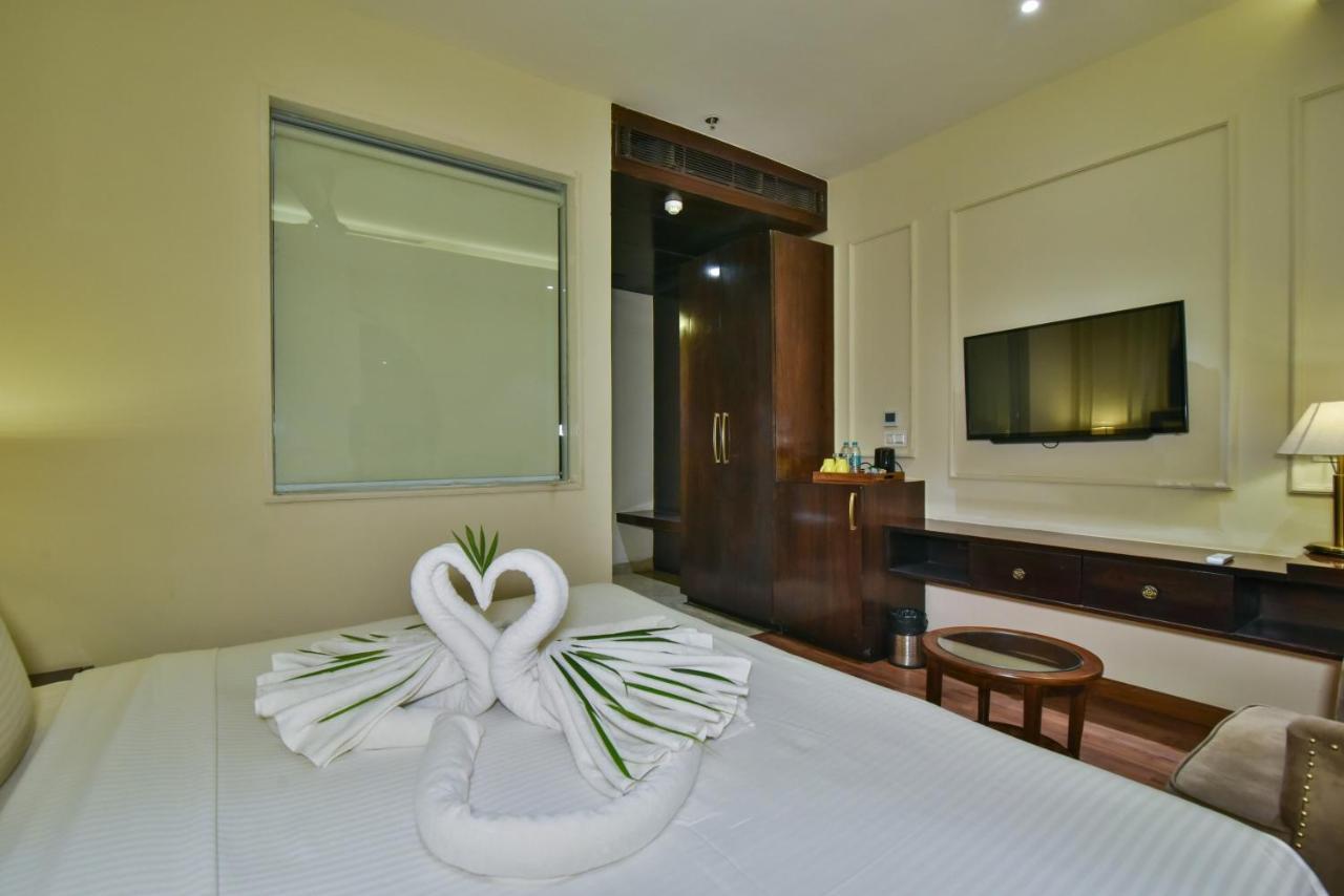 BR Grand Hotel Amritsar Buitenkant foto