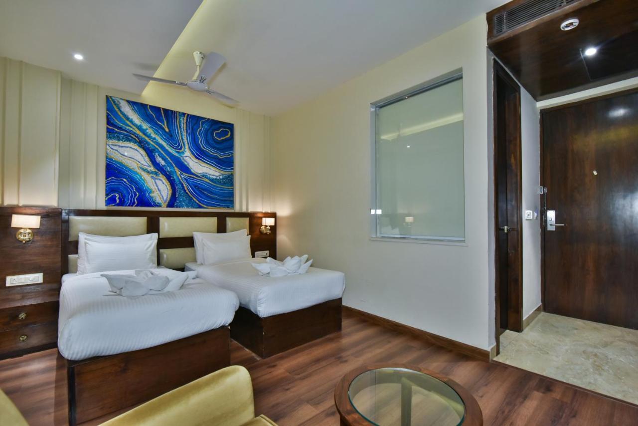 BR Grand Hotel Amritsar Buitenkant foto