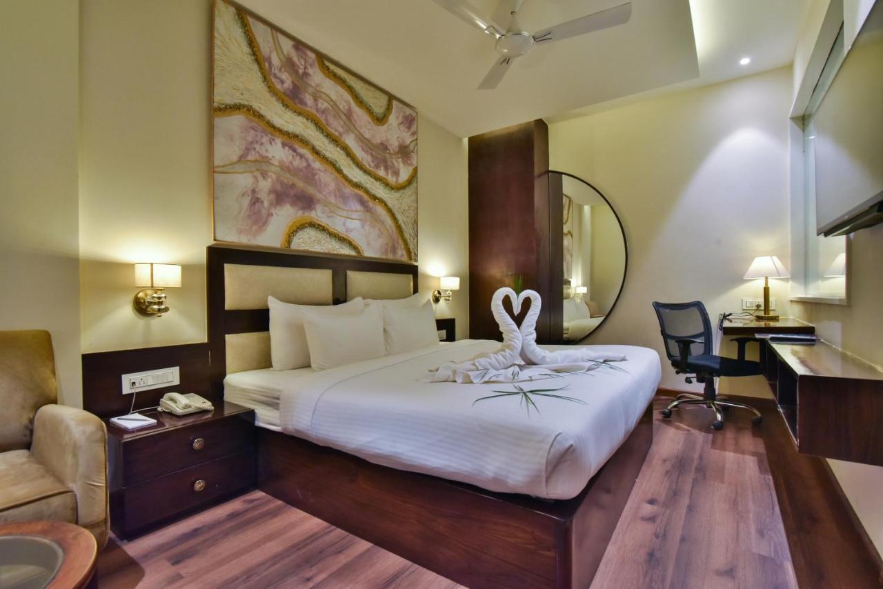 BR Grand Hotel Amritsar Buitenkant foto
