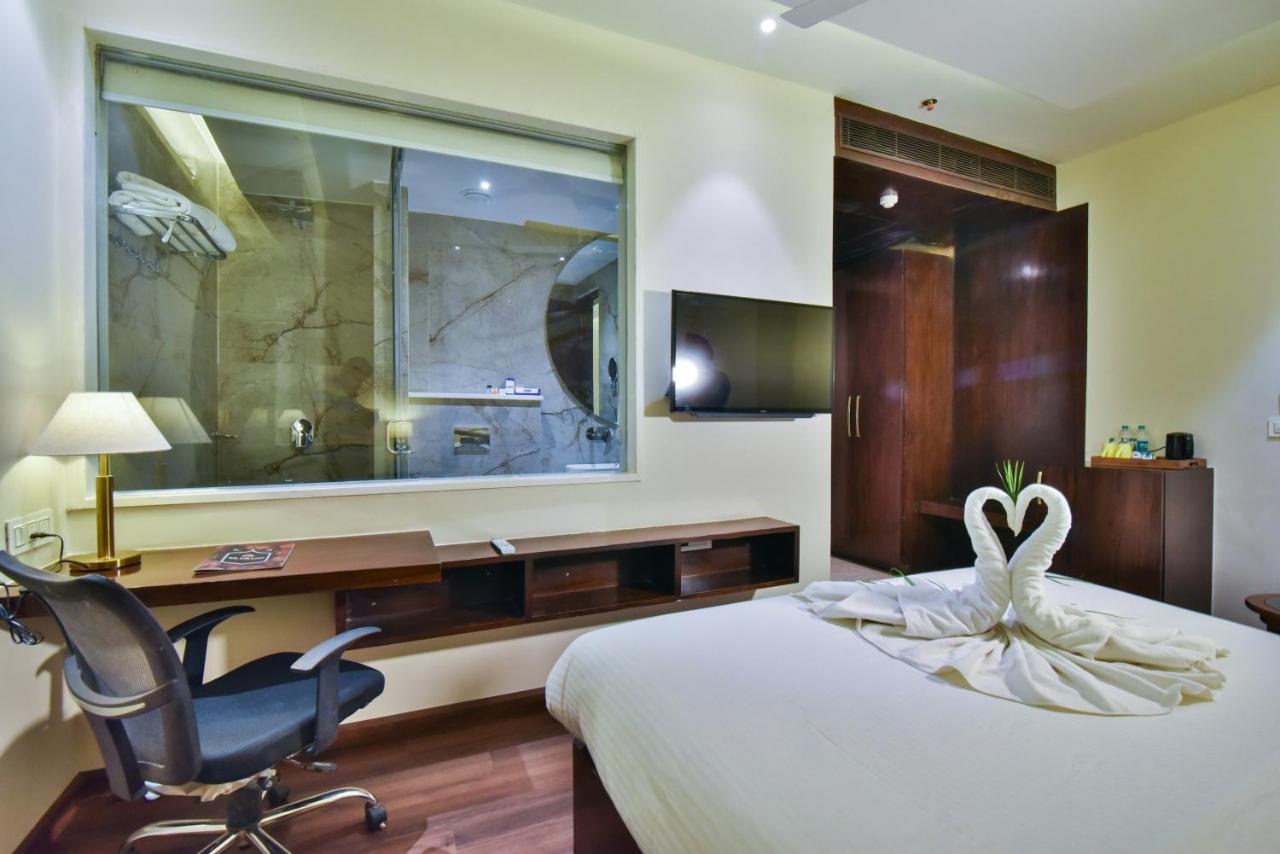 BR Grand Hotel Amritsar Buitenkant foto