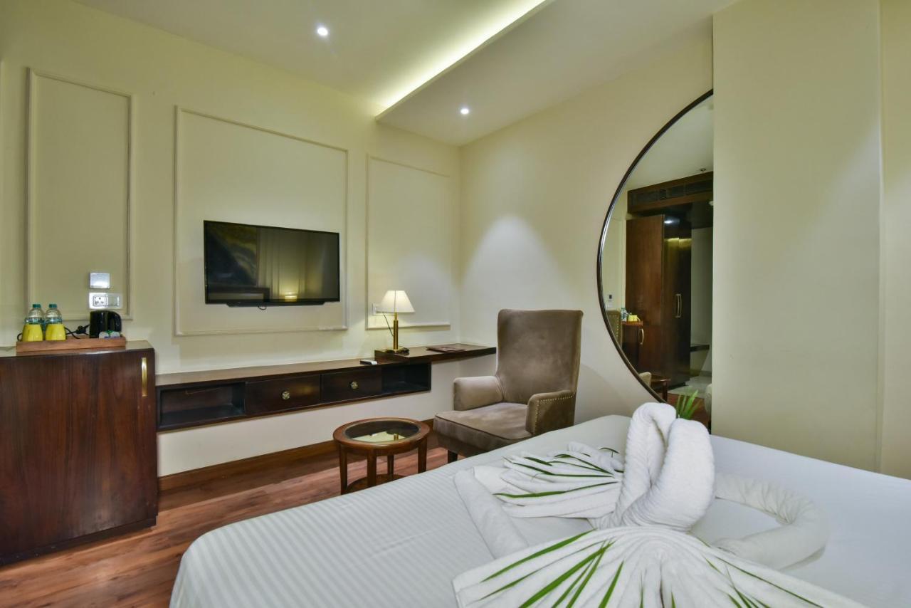 BR Grand Hotel Amritsar Buitenkant foto