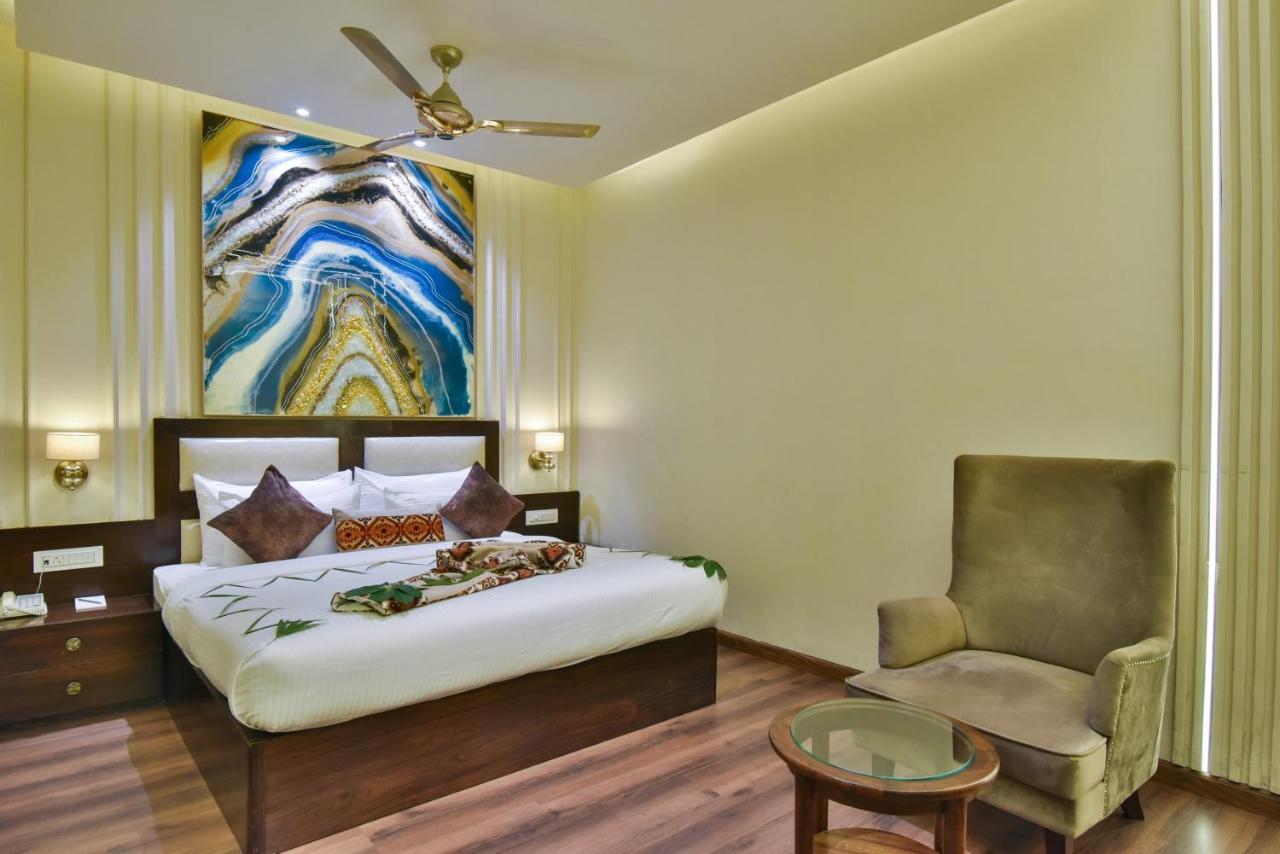 BR Grand Hotel Amritsar Buitenkant foto