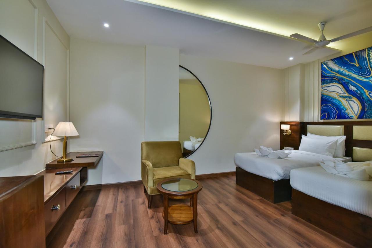 BR Grand Hotel Amritsar Buitenkant foto