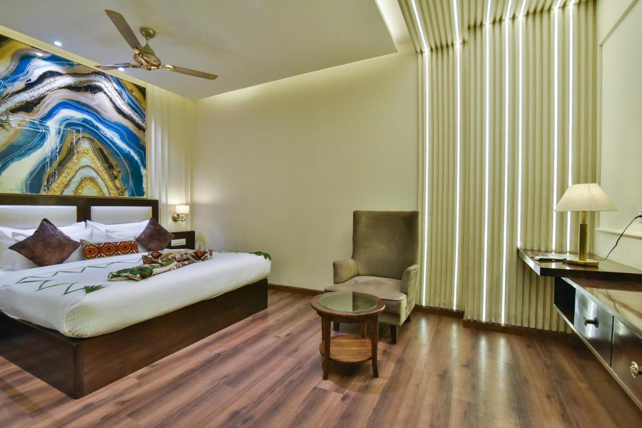 BR Grand Hotel Amritsar Buitenkant foto