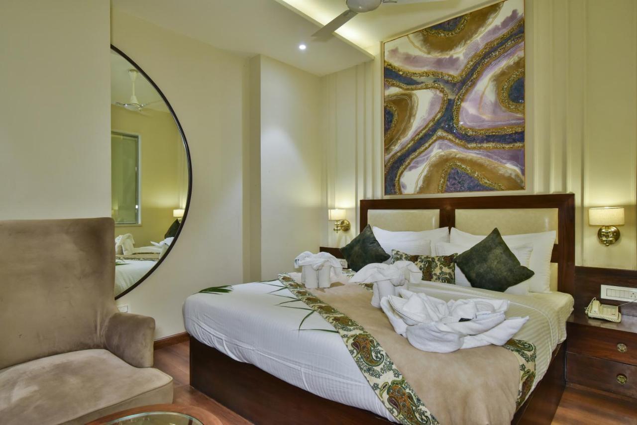 BR Grand Hotel Amritsar Buitenkant foto