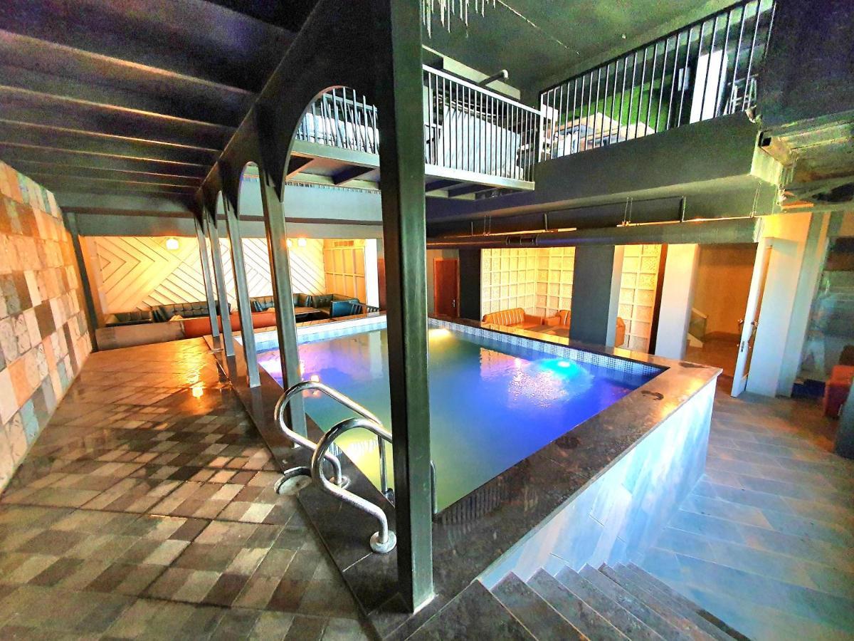 BR Grand Hotel Amritsar Buitenkant foto